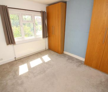 Green Lane, Worcester Park, Surrey, KT4 - Photo 2