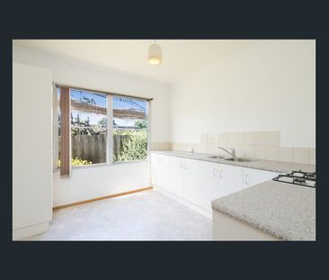 Low Maintenance 2 bedroom home! - Photo 3