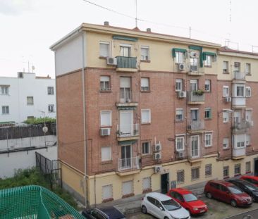 Room for rent in 4-bedroom apartment in Opañel, Madrid - Foto 6