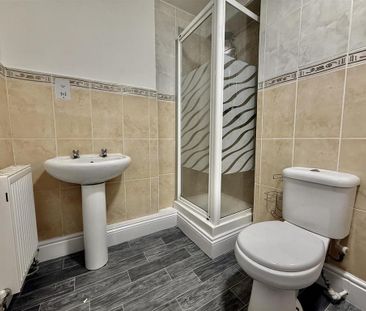 4 bedroom terraced house to rent - Photo 5