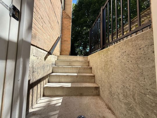 For Lease - 6 Albery Crescent, Aurora, Ontario - Photo 1