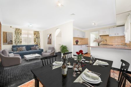 SPACIOUS 3 BEDROOM FAMILY HOME - Photo 2