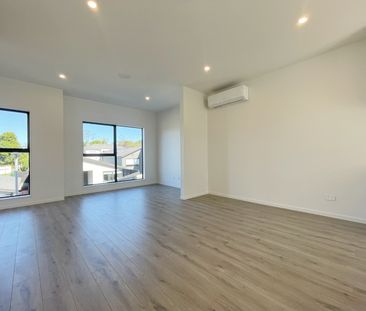 Newly built sunny 3 bedroom 2.5 bathroom + study family home - Photo 5