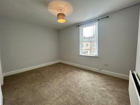 2 bedroom end of terrace house to rent - Photo 3