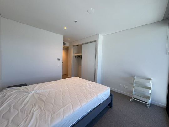 2 Bedroom, 2 Bathroom Apartment with Carpark – Prime South Wharf Location! - Photo 1