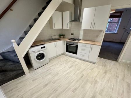 2 bedroom terraced house to rent - Photo 4