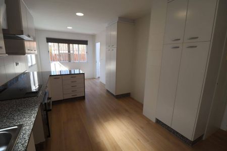 4 bedroom luxury Detached House for rent in Rocafort, Spain - Photo 5