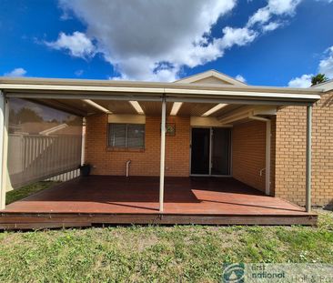 2 / 37 John Hunter Drive, Endeavour Hills - Photo 1