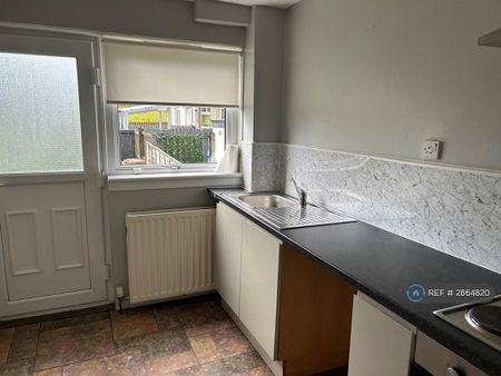 2 bedroom end of terrace house to rent - Photo 4