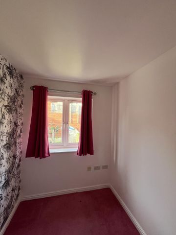 3 bedroom end of terrace house to rent - Photo 4