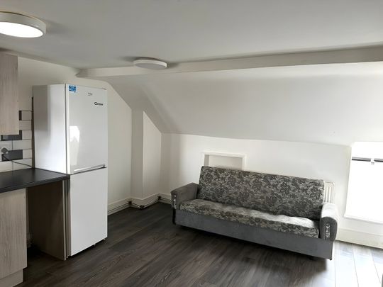 1 Bed Flat, Ley Street, IG2 - Photo 1