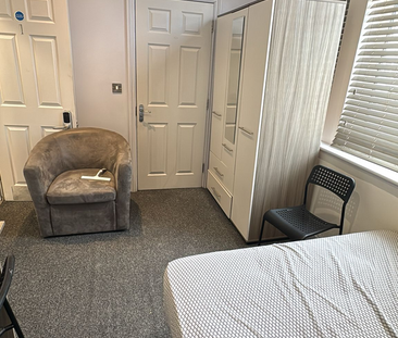 1 bedroom in a house share to rent - Photo 6