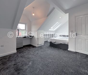 3 Bedroom End Terraced House for rent in Harold Grove - Photo 3