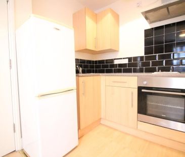 Hanworth Road, Hounslow - Photo 4