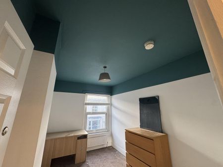 4 bedroom terraced house to rent - Photo 2