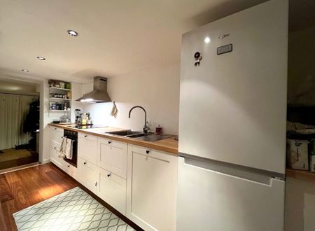 Ljus och välplanerad 1:a i Nacka nära naturreservatet! - Photo 3