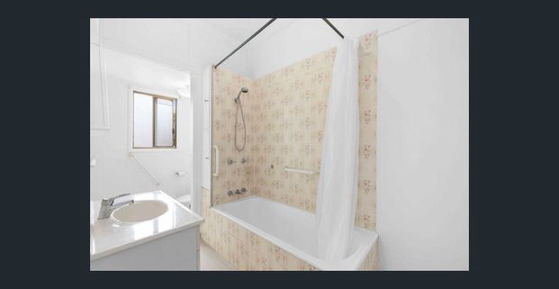 Cosy & Convenient Two-Bedroom Home - Photo 1