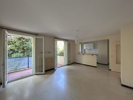 Location Appartement 3 pièces 85m² NIMES 30900 - Photo 3