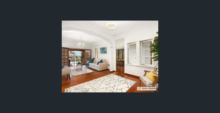 Charming Queenslander with Breathtaking Views - Photo 2