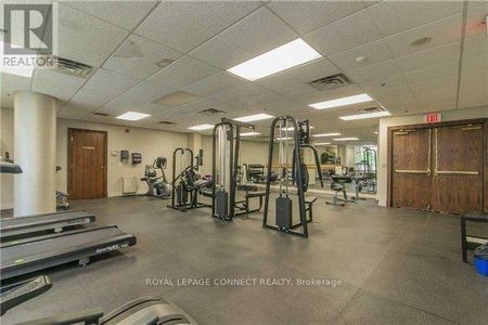 #305 - 23 Oneida Crescent – Richmond Hill, Ontario - Photo 5