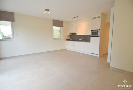 Instapklaar appartement met zicht op de markt, 2 slaapkamers in hartje Gullegem - Photo 4