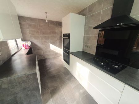 Halesmere Way, Halesowen Monthly Rental Of £1,300 - Photo 3