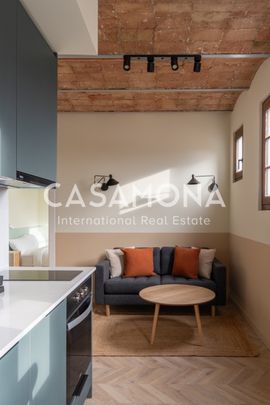 Modern, Fully Renovated 2-Bedroom Apartment in Poble Nou - Photo 1