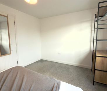 1 bedroom in a house share to rent - Photo 2