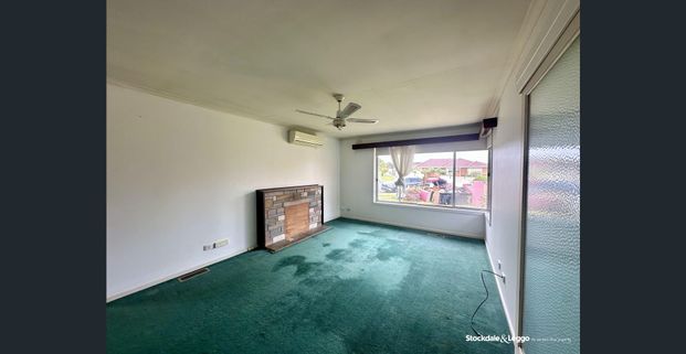 THREE BEDROOM FAMILY HOME WITH SWIMMING POOL - Photo 1