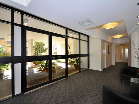 Spacious 1 Bedroom in The Heart of Chatswood - Photo 4