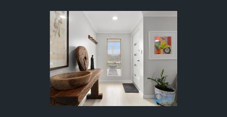 Fully Furnished 3x2 Home - Prime Location in Mandurah - Photo 2