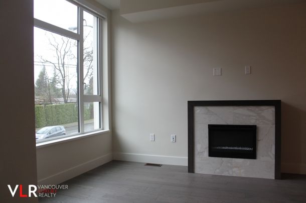 Townhouse in Vancouver West Side, BC - Photo 1