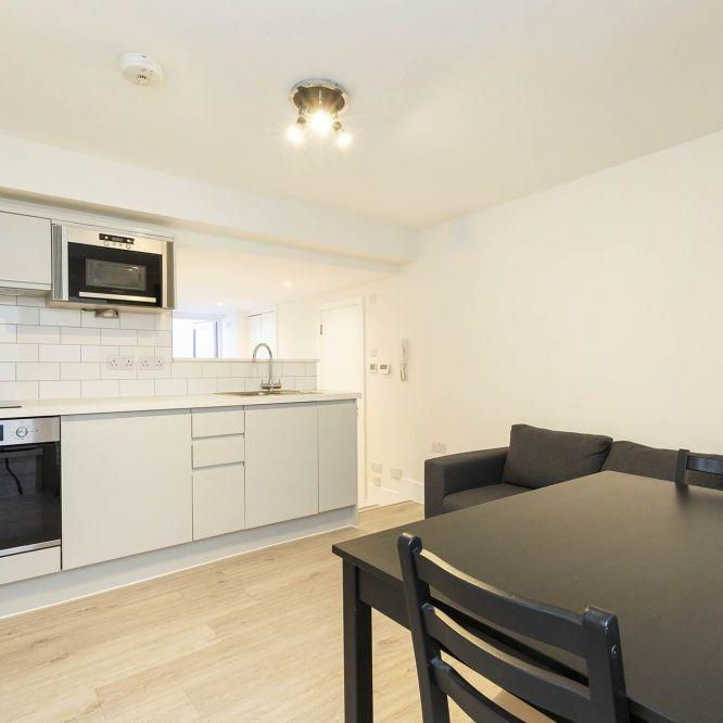 Studio to rent - Photo 1