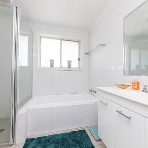 More space than meets the eye! - Photo 2