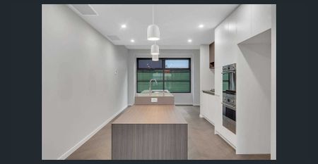 Welcome to 7B Nelson Place - A stunning contemporary residence that captures the relaxed elegance of Bayside living. Available 24/11/2025. - Photo 2