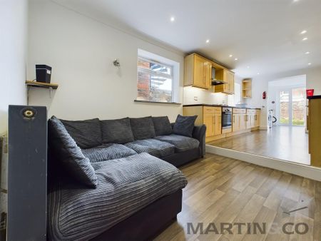 6 bedroom terraced house to rent - Photo 3