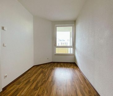 Geräumige 2-Raum Wohnung mit Balkon im Zentrum West - Photo 1