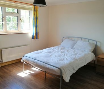 4 bedroom detached to rent Biddel Springs, Highworth - Photo 2