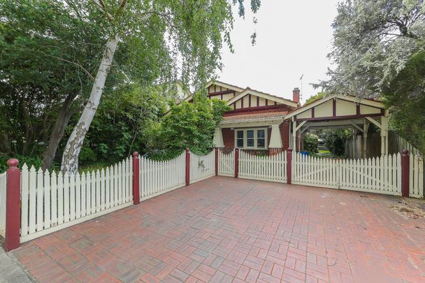 Three bedroom family home - Photo 1