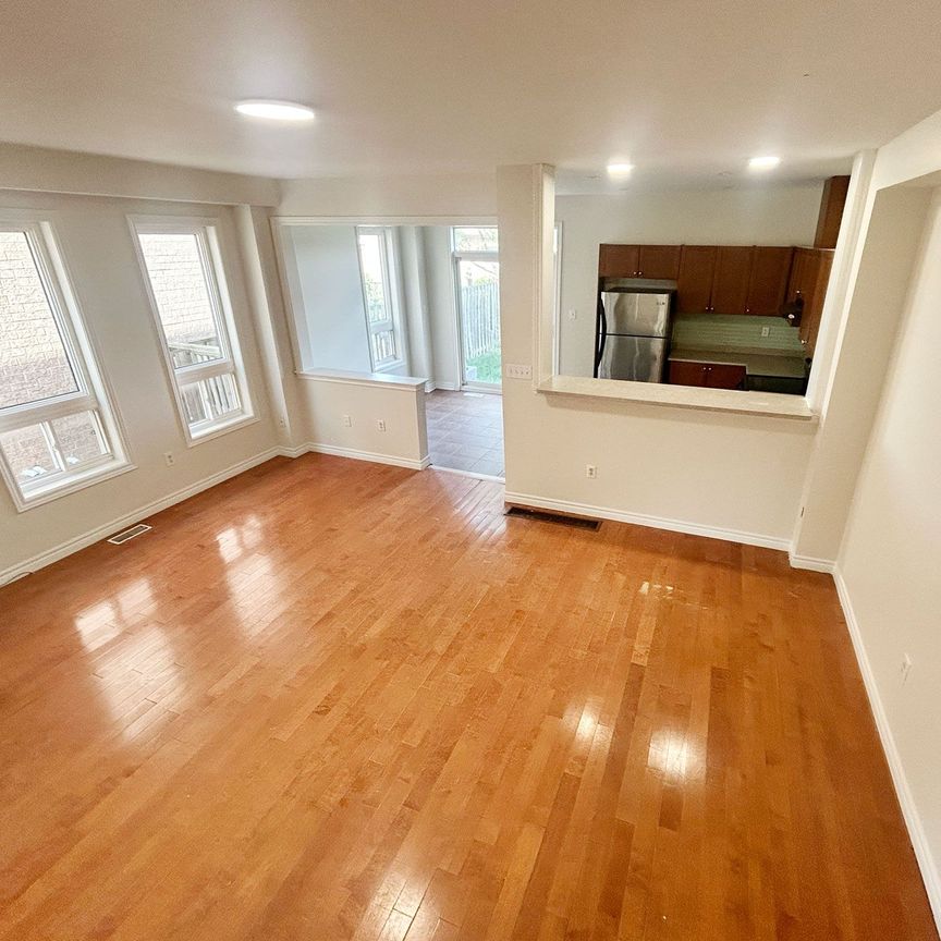 For Lease - 3342 Fountain Park Avenue, Mississauga, Ontario - Photo 1