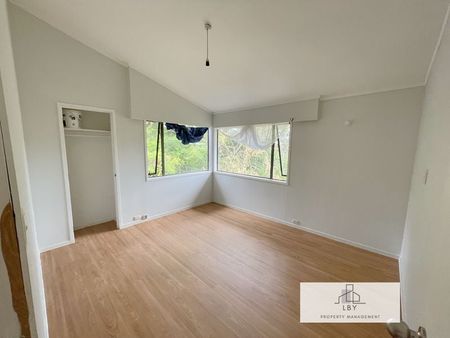 Secluded Vintage Haven in East Tamaki Height - Photo 5