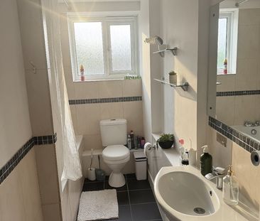 Room in a Shared Flat, Pharamond, NW2 - Photo 6