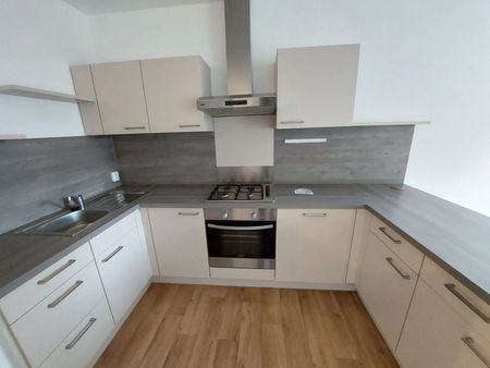 EBK / Balkon / Badewanne - Photo 3