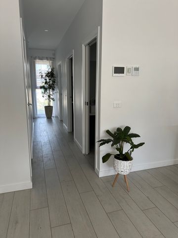 Sunshine West - Photo 2