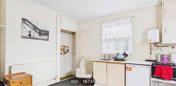 Studio to rent - Photo 2