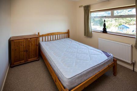 4 bedroom semi-detached house to rent - Photo 5