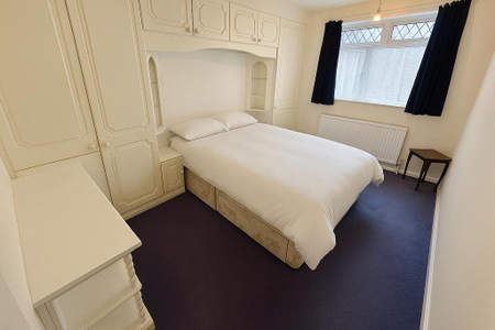 1 bedroom in a house share to rent - Photo 2