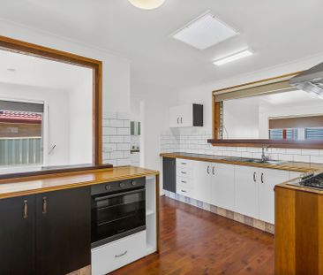 4 Bedroom Family Home With Pool - Photo 3