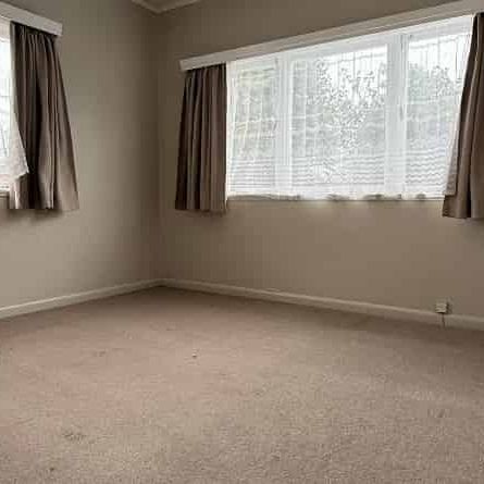 Classic 2-Bedroom Home in Central Papatoetoe - Photo 1