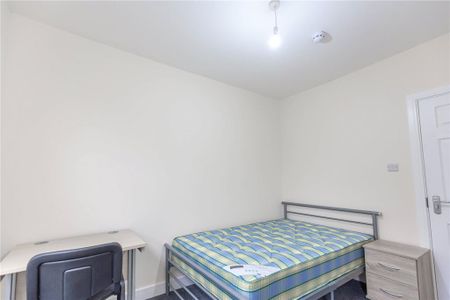 6 bedroom end of terrace house to rent - Photo 5